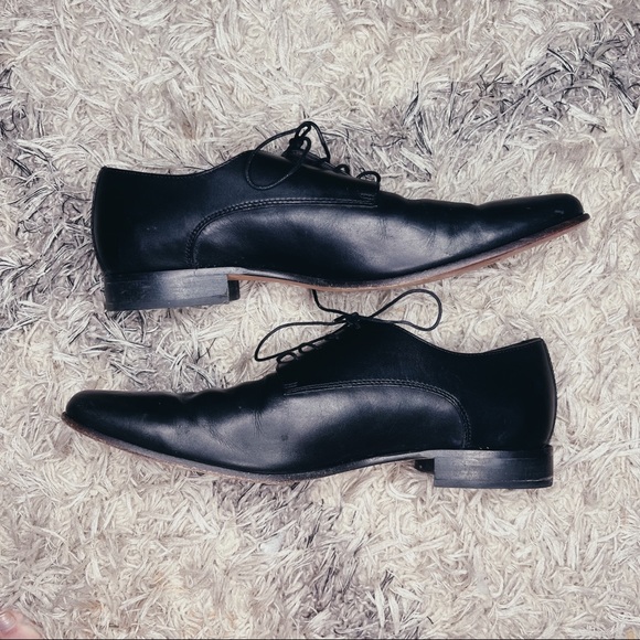 Banana Republic Black Leather Laceup Derby Shoe - Picture 2 of 7